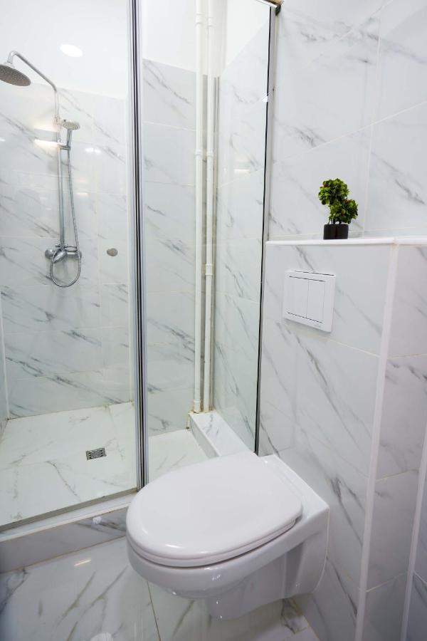 Minimalist Design Apartament In Magheru Bucharest Exterior photo